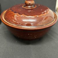 Marcrest 1.5 qt Daisy Dot casserole & lid (chipped)