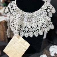 Mothers Lace Collar